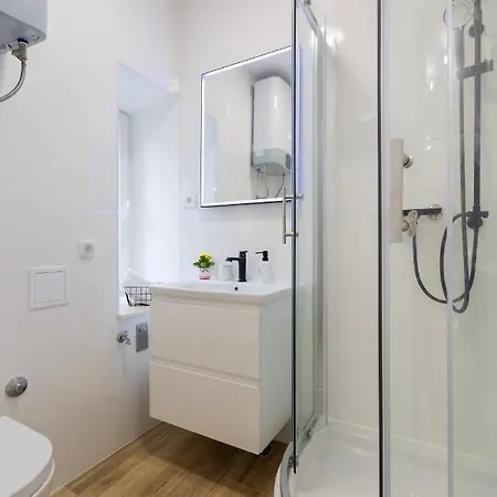 Apartment 1001 Listich *