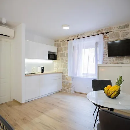 1001 Listich Apartment Split