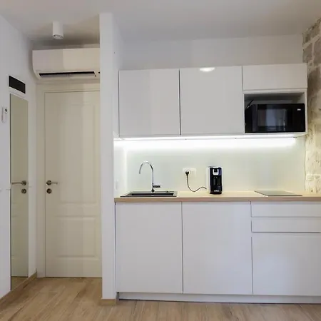 1001 Listich Apartment Split