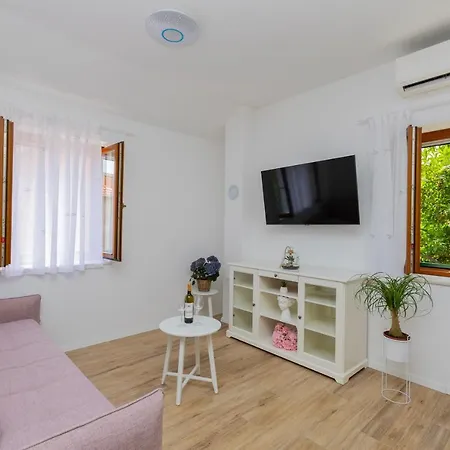 1001 Listich Apartment Split