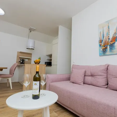 1001 Listich Apartment *