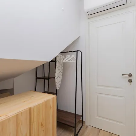 1001 Listich Apartment Split